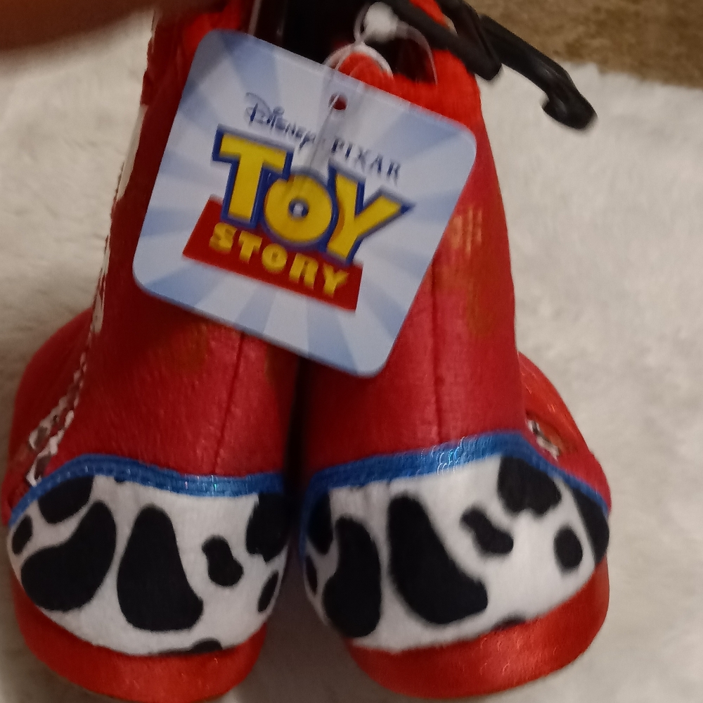 Kids' slippers bundle - Picture 9 of 10